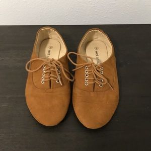 Brown shoes. Great for FALL 😍🍁🍂